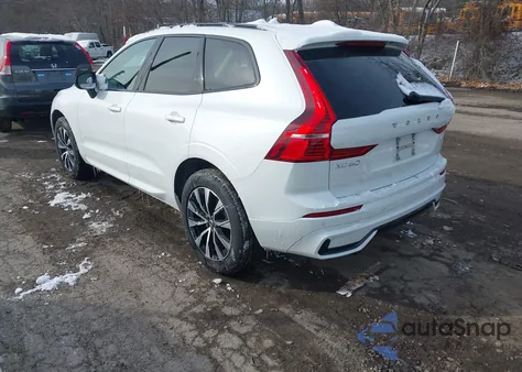 2025 Volvo Xc60 B5 Core z USA, uszkodzony, nr VIN YV4M12RJ7S1019337